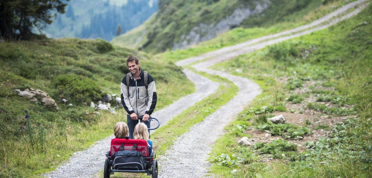 Leute vergnuegen sich beim Outdoor Sport, am Freitag, 14. August 2015 im Kloental.
