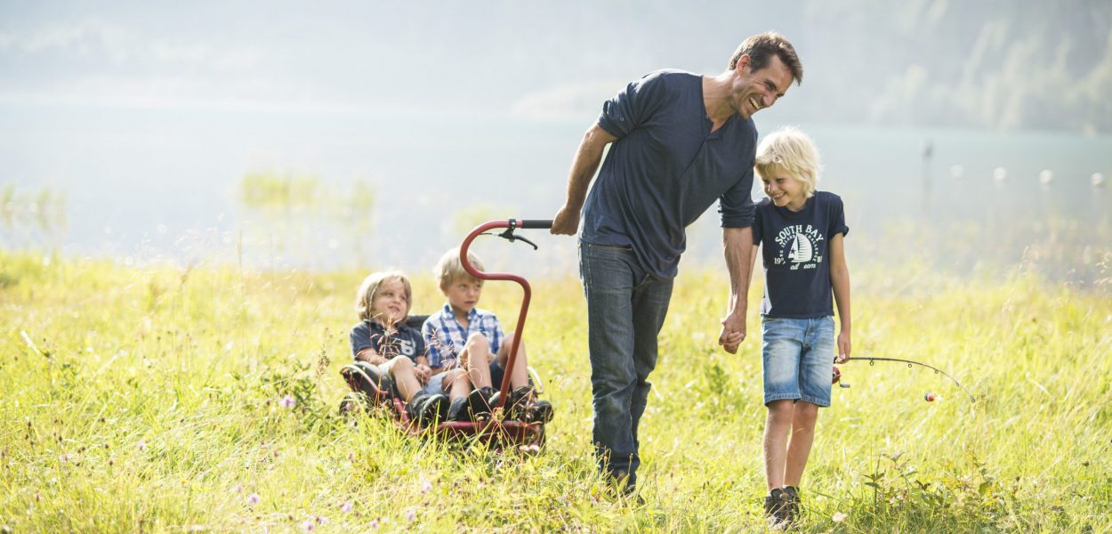 Leute vergnuegen sich beim Outdoor Sport, am Freitag, 14. August 2015 im Kloental.